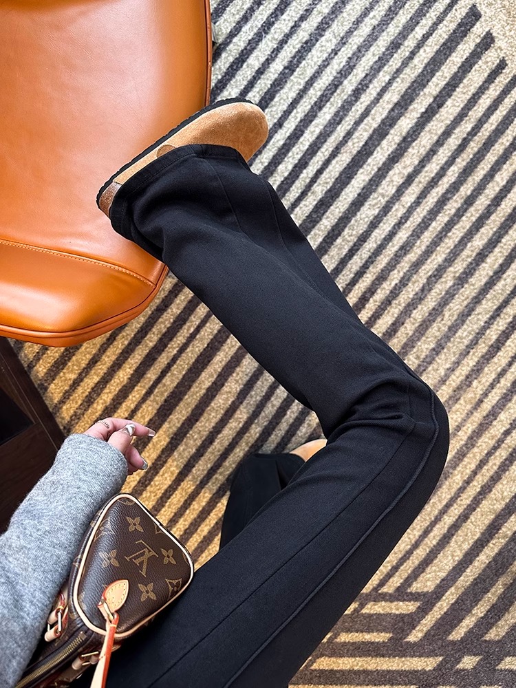 显瘦天花板微喇牛仔裤女2025冬季新款黑色高腰弹力加绒喇叭长裤子