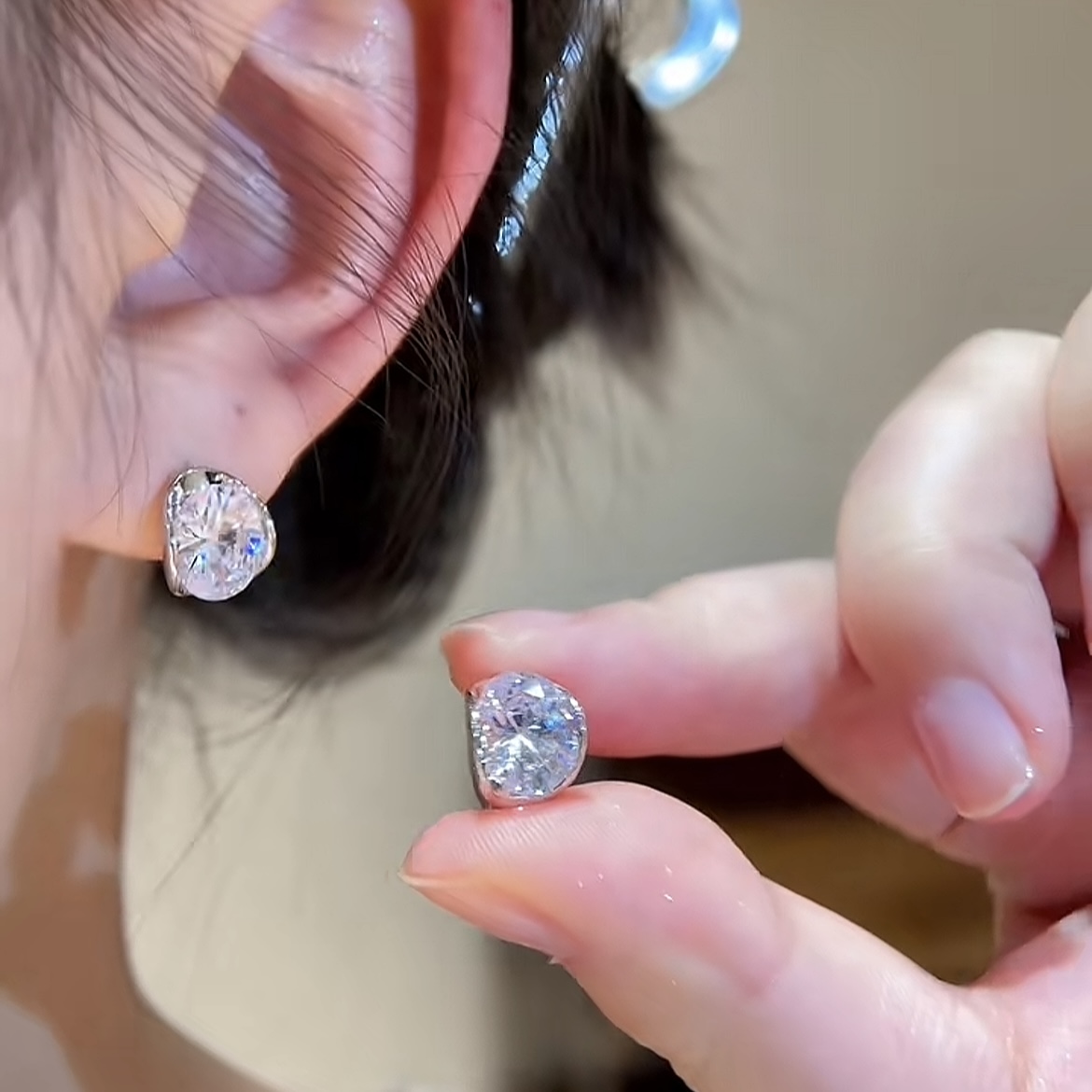 铜合金耳饰 精致百搭锆石耳钉耳扣女时尚气质简约小众高级感耳环