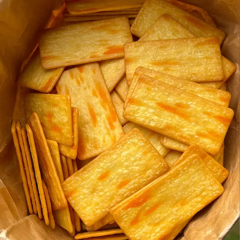 【半价抢！100包】岩烧芝士脆饼干薄脆咸味办公室休闲趣休闲解馋零食