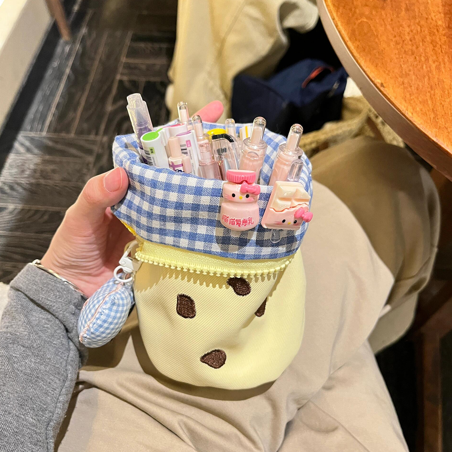 ins创意曲奇饼干可折叠笔筒毛绒笔袋大容量学生高颜值开学季好物