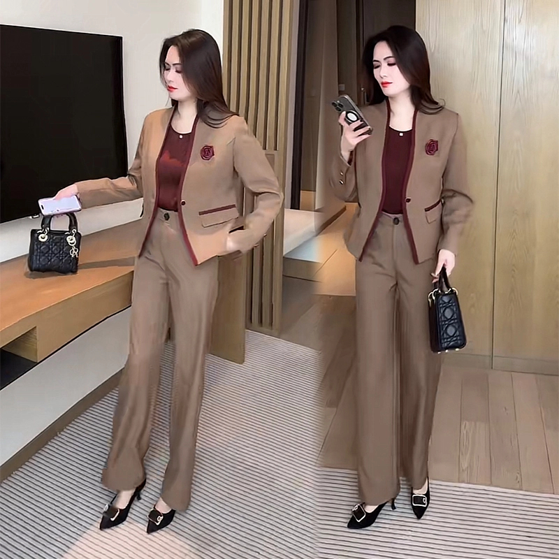 春装职业套装2025年新款休闲洋气质减龄春秋时髦女装一整三件套裤