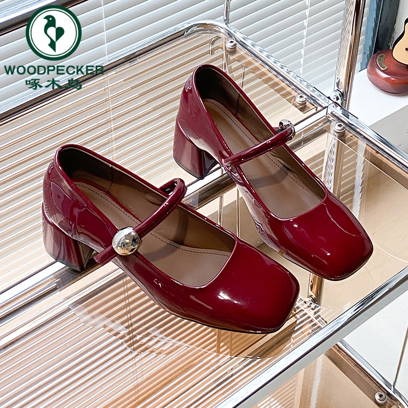 啄木鸟2025秋季新款方头红色婚鞋玛丽珍女鞋法式粗跟韩版通勤单鞋