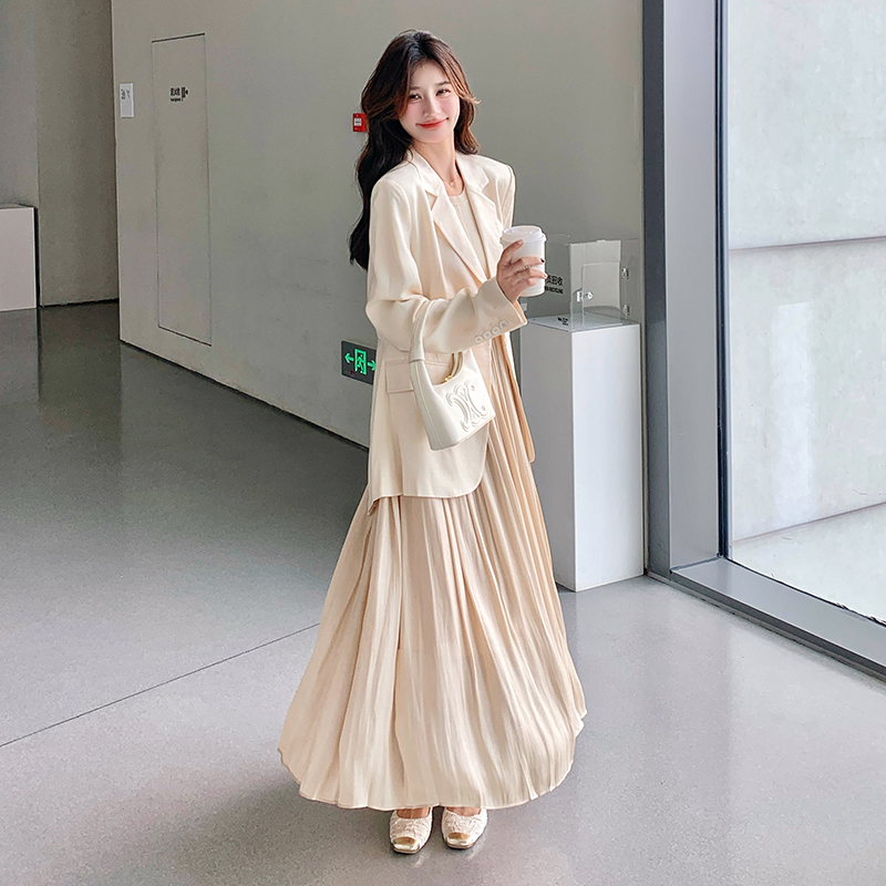 大女主韩系连衣裙套装女早秋新款气质背心百褶裙西装外套两件套