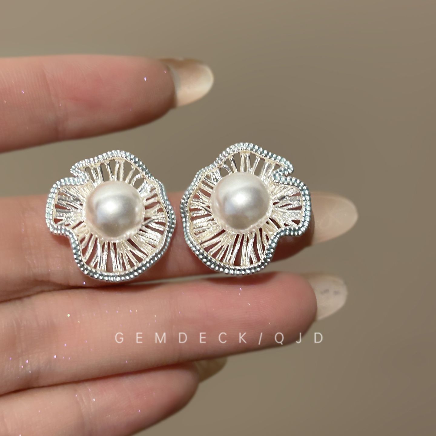 合金耳饰 法式复古耳钉银白色镂空荷叶珠珠温柔简约气质耳环小众