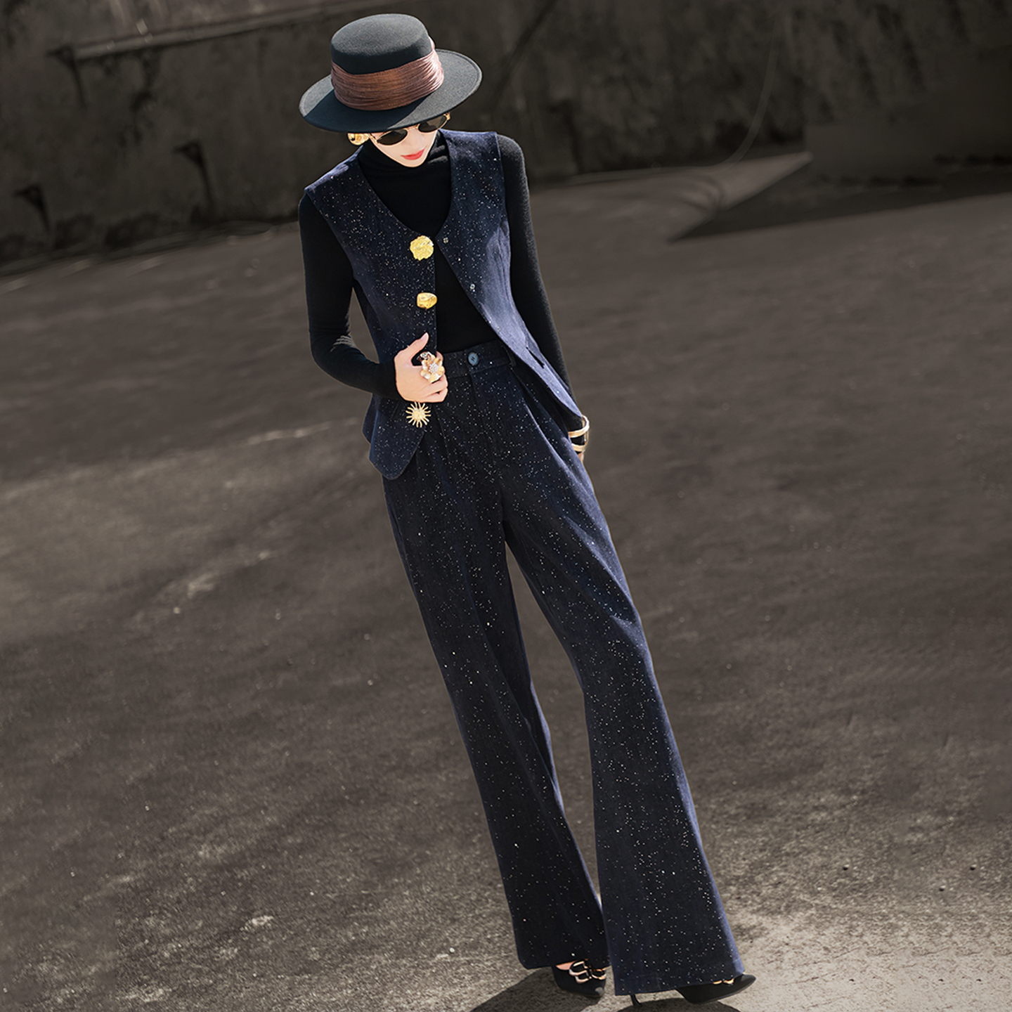 兰瑟儿秋季套装新款气质设计感老钱风细闪亮片两件套女105QO1064