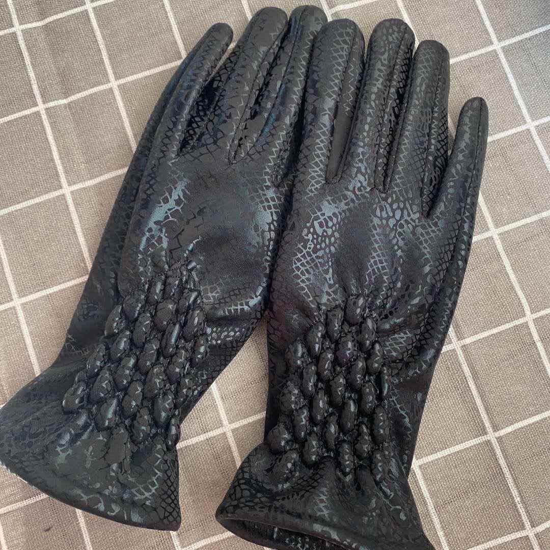 手套女冬季加绒加厚麂皮蛇皮纹韩版可爱触屏骑行防风保暖弹力手套