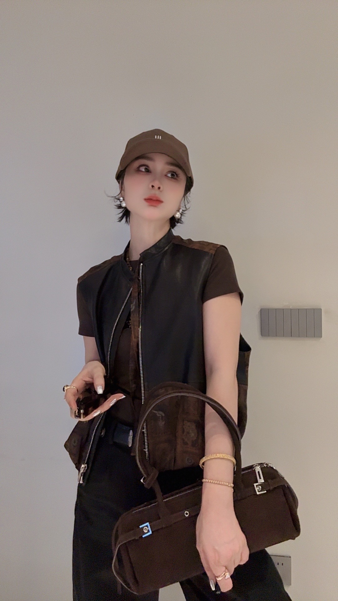 FANYE  2025早秋新款重工设计感拼接皮马夹86707