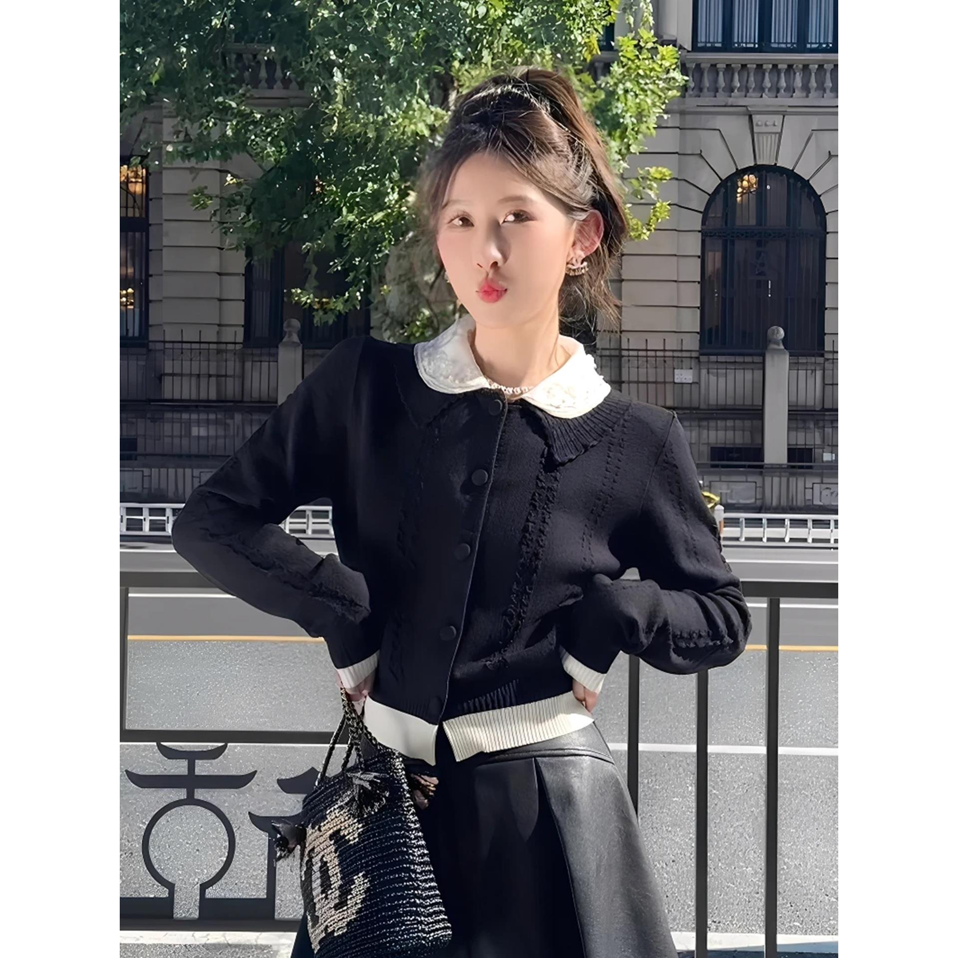 小香风撞色娃娃领针织衫女短款早秋季穿搭女款衬蓝色针织衫开衫