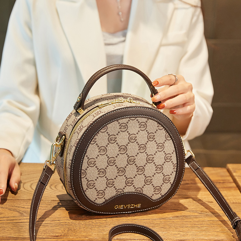 纪诗哲单肩包包女款爆款2026新款轻奢高颜值百搭气质女包精致拎包