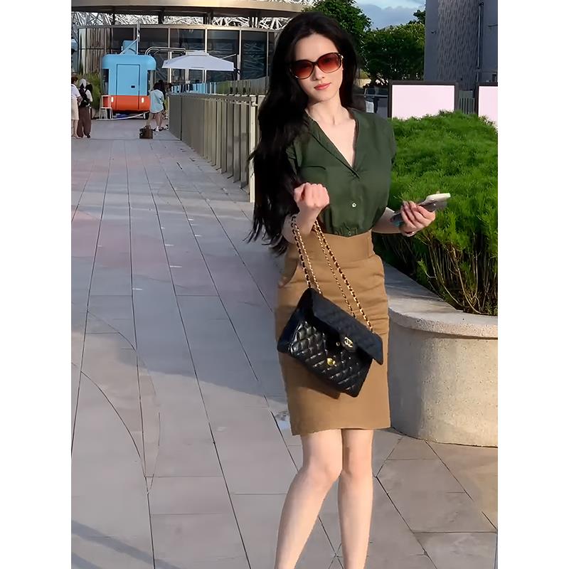 复古港风气质V领绿色长袖衬衫女2025秋季新款高腰中长裙两件套装