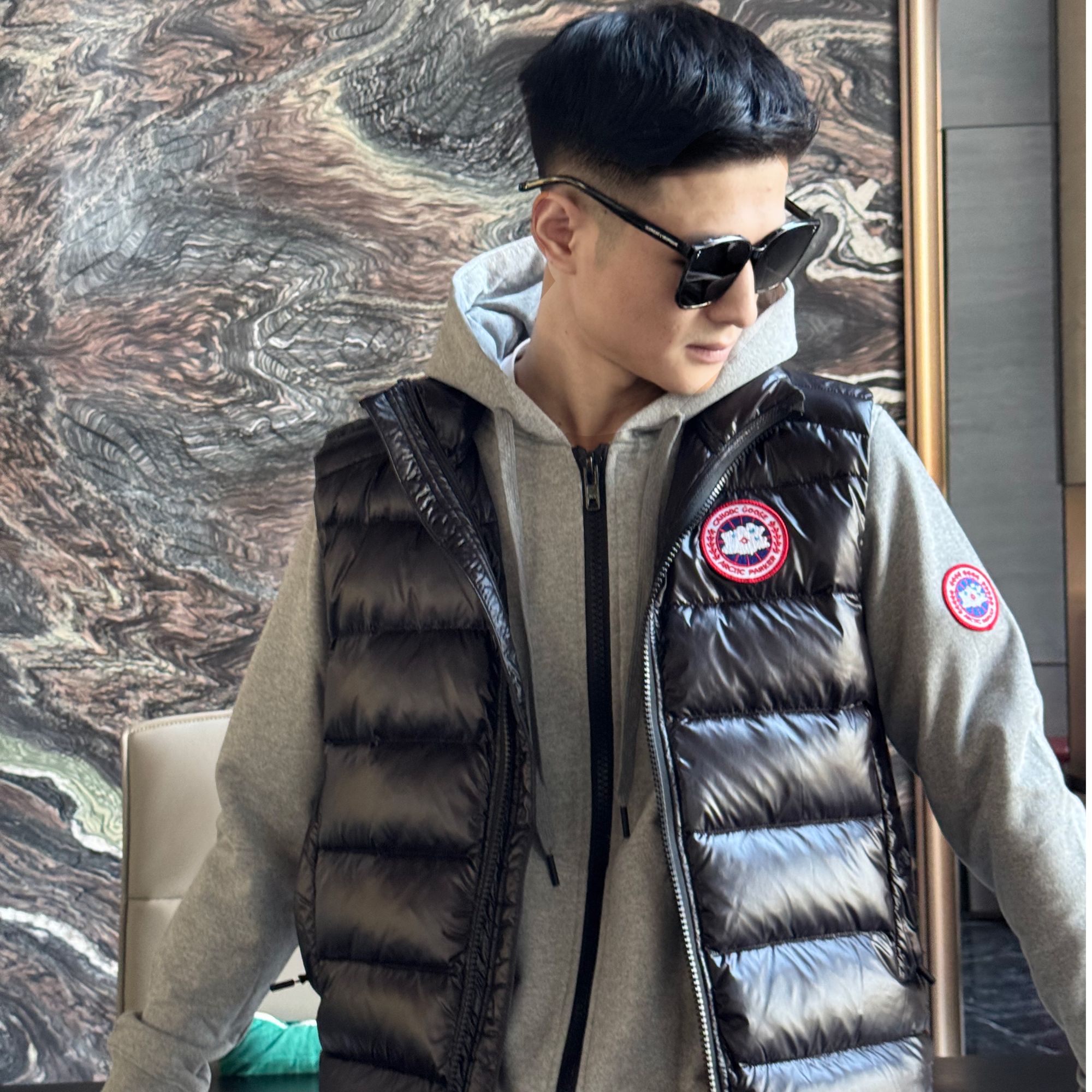 加厚羽绒马甲男冬季2025新款亮面黑色女款外穿无袖外套保暖男款