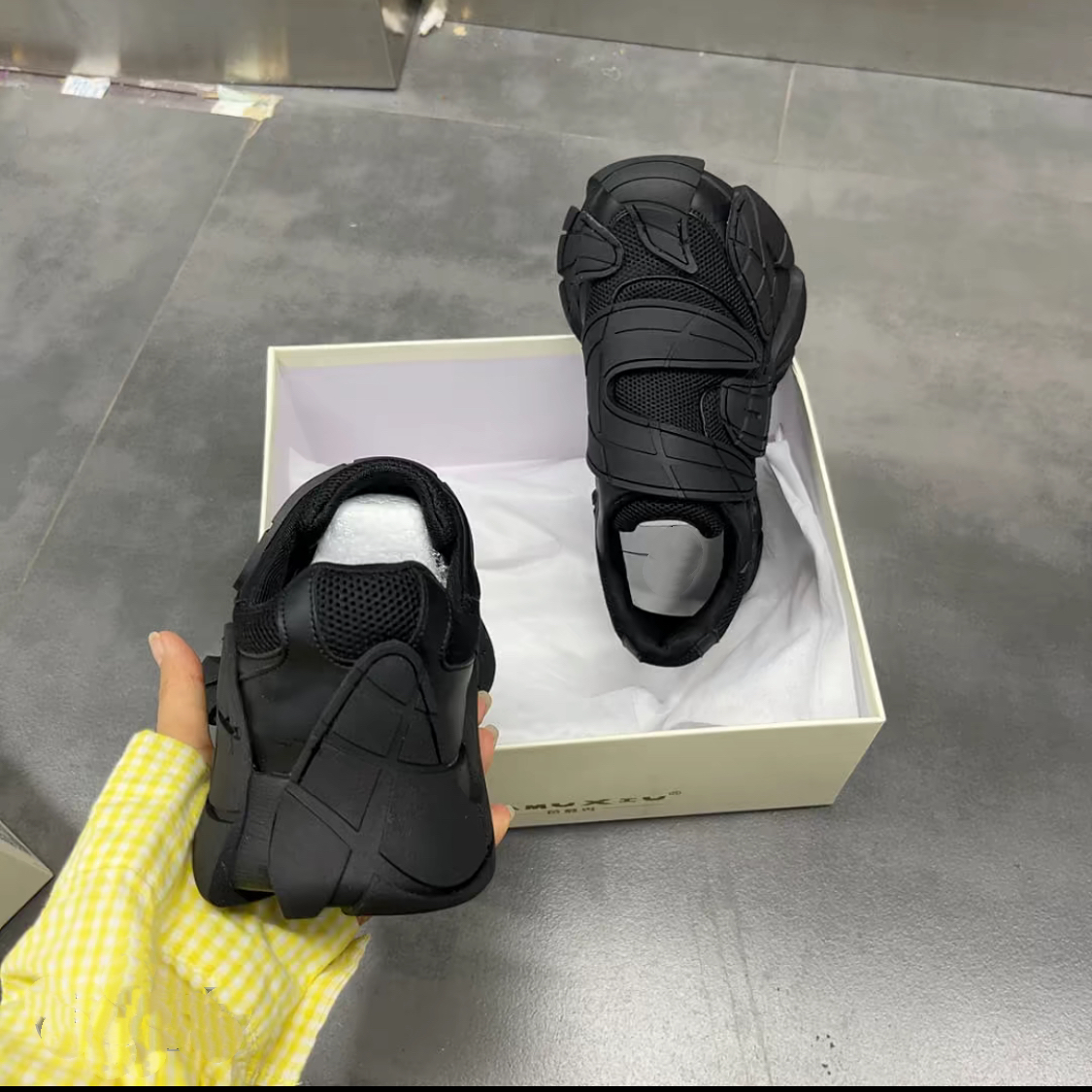 欧货爆款魔术贴八爪鱼老爹鞋女2025新款洋气透气时尚百搭休闲鞋潮