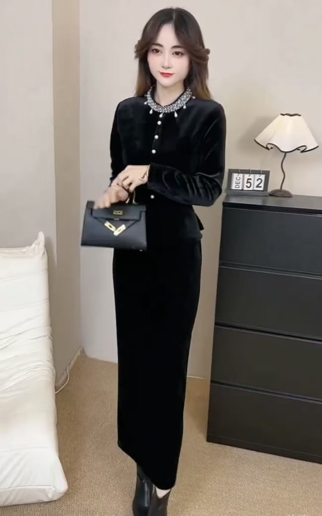 2025年秋冬季新款气质轻奢钻领连衣裙