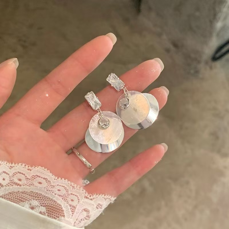 法式圆片耳环女轻奢高级感气质大气耳钉小众独特设计新款耳饰5107