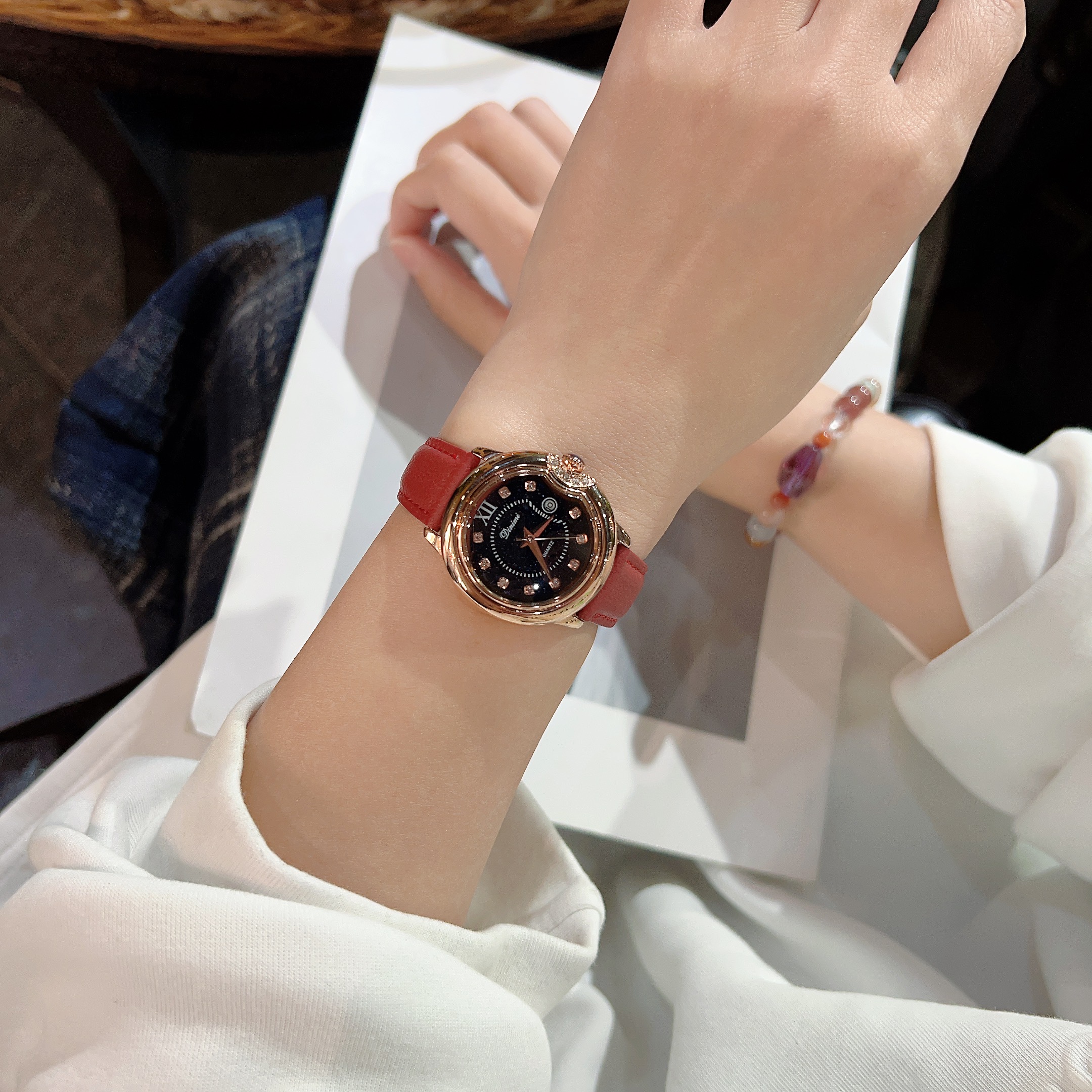 Dinimi2025新款星空镶钻面带日历简约轻奢百搭女款防水女士腕表