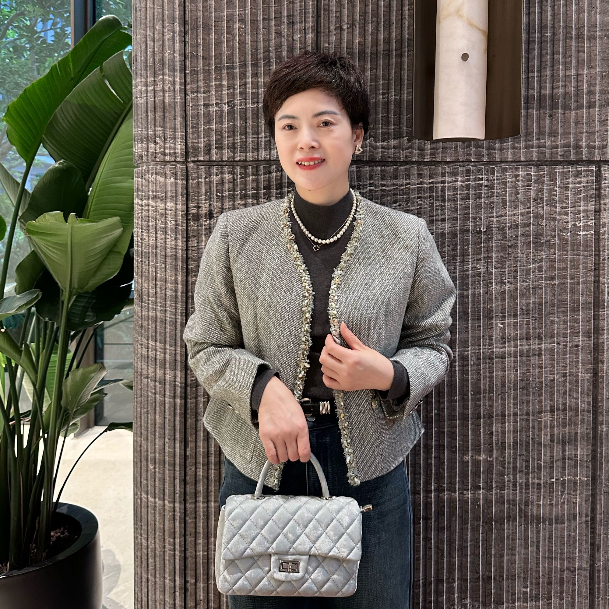 高级感羊毛小香风V领设计感气质时尚格子短外套休闲百搭短款秋冬