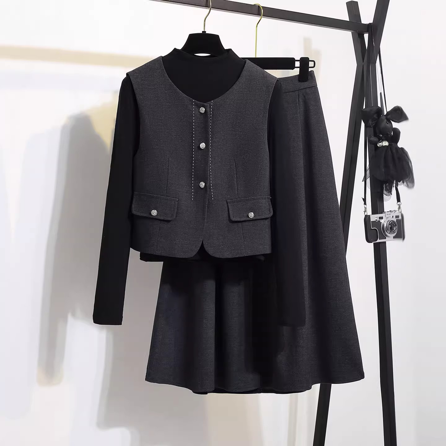 拉夏贝尔马甲连衣裙2025早秋冬季小香风高级感穿搭配三件套装裙