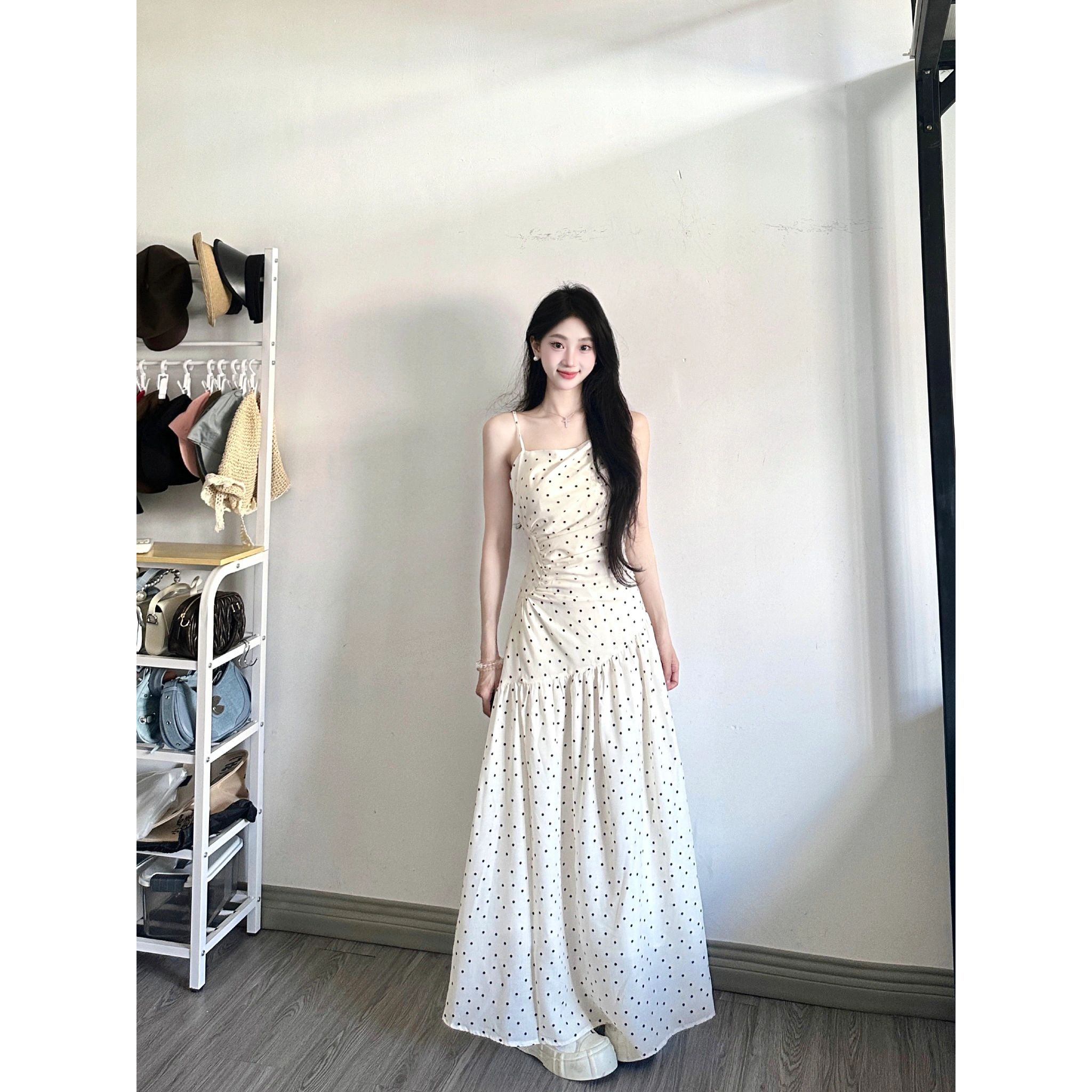 法式度假白色波点吊带连衣裙女收腰温柔设计高级感长裙子夏季绝美