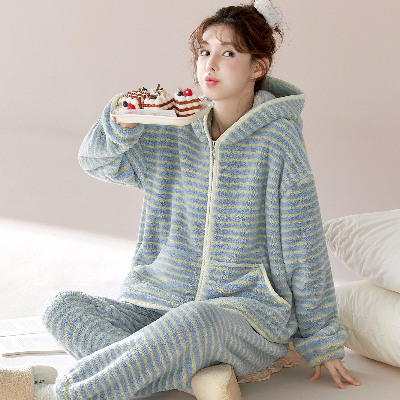 【撞色条纹】慵懒舒适简约连帽可外穿暖绒保暖法兰绒秋冬新款睡衣女