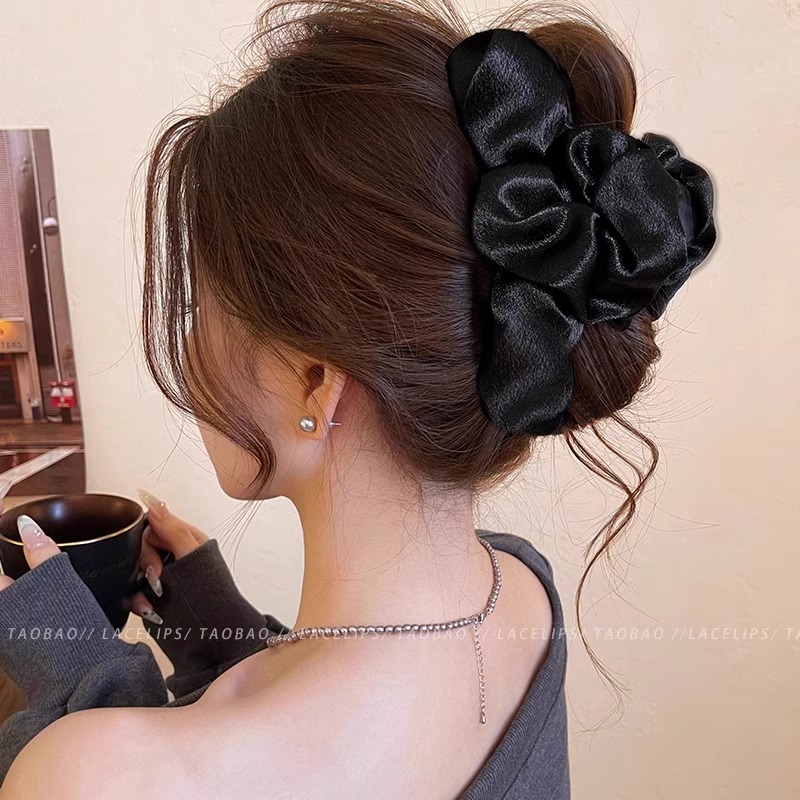 高级感褶皱缎面抓夹大号女2025新款云朵发夹后脑勺鲨鱼夹头饰夹子