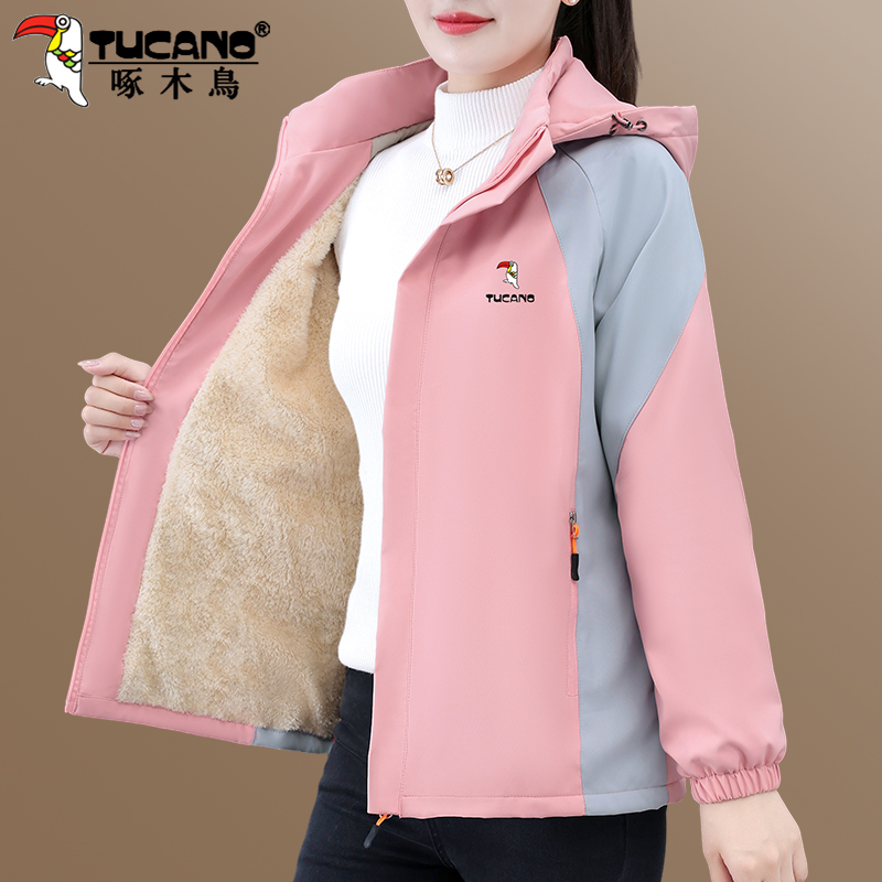 啄木鸟冲锋衣女款2025新款秋冬中老年洋气妈妈外套女加绒加厚上衣