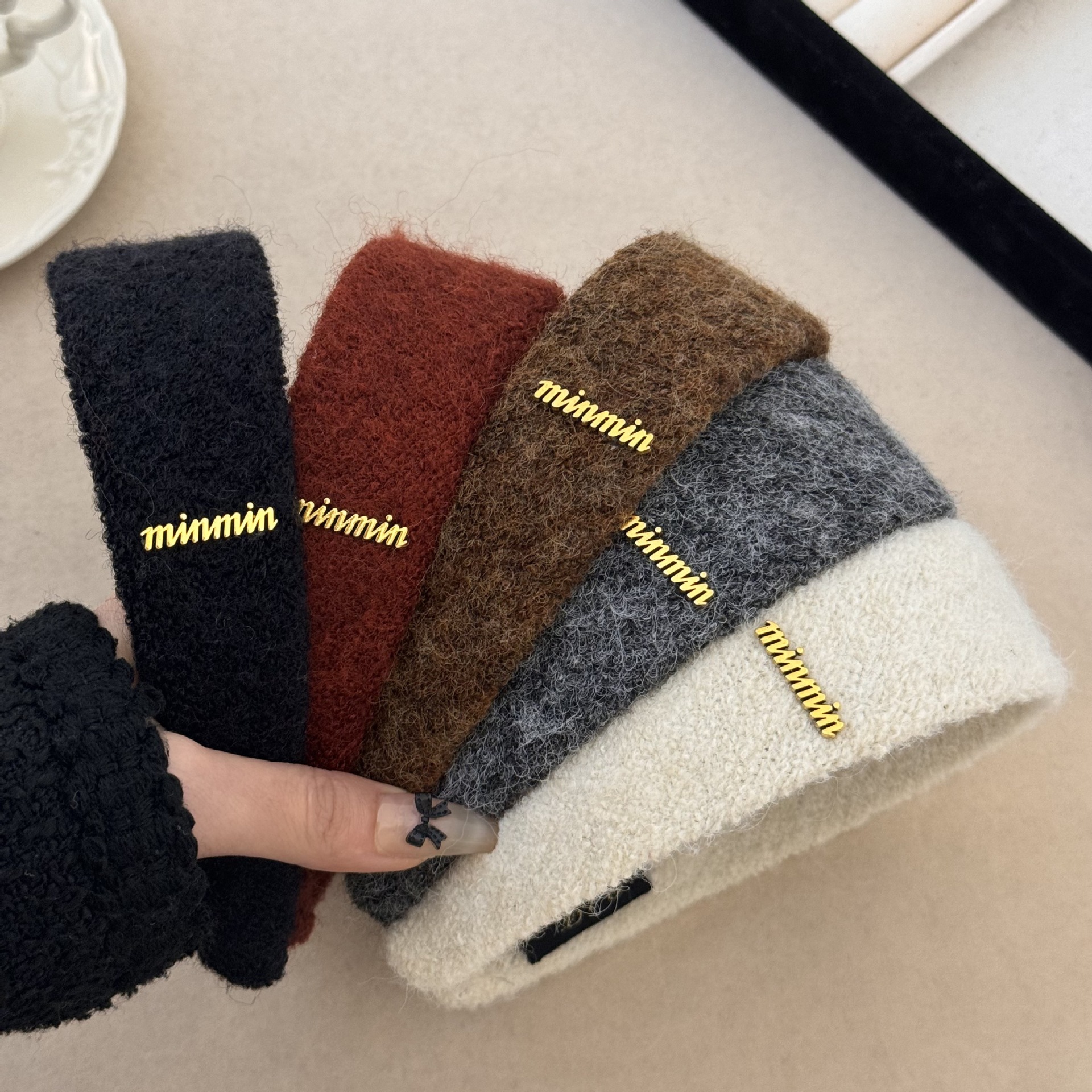 毛绒金标字母高颅顶发箍女秋冬小香风头箍高级感发卡发饰百搭头饰