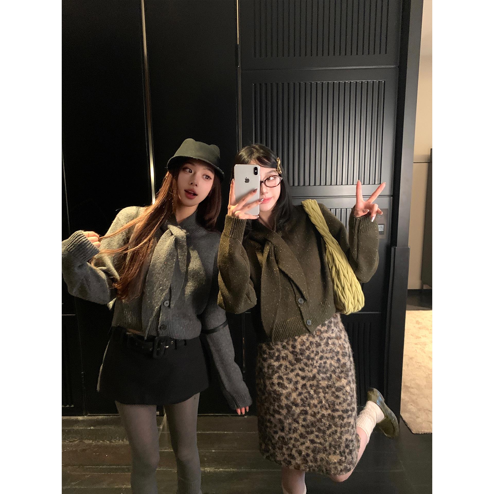 区区欧阳'爱丁堡暖冬'鎏光解构美学！复古设计感围巾领开衫毛衣