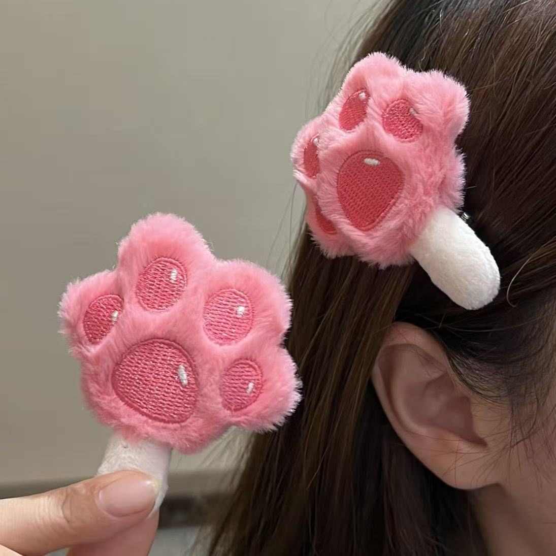 可爱卡通动物猫爪毛绒发夹女秋冬2025新款甜美侧边刘海夹发卡发饰