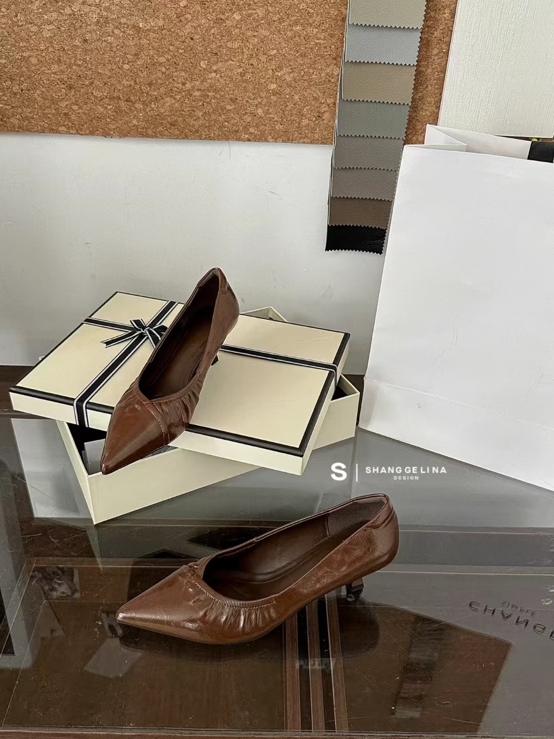 女士黑色碎花高腰中长款半身裙梨型身材遮胯显瘦蕾丝开叉单鞋百搭