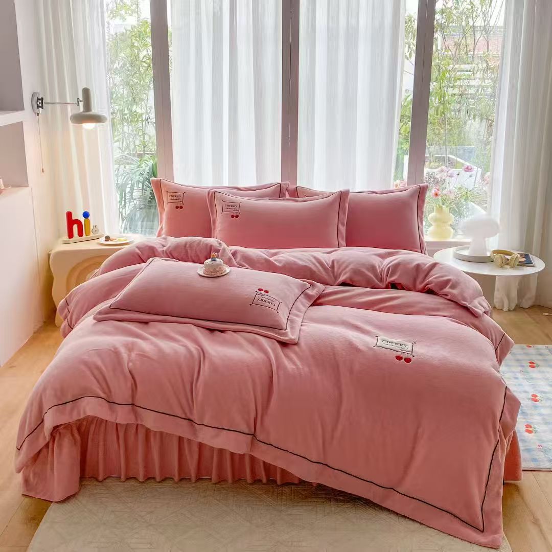 秋冬新款加厚牛奶绒床盖四件套韩版绣花纯色轻奢加绒保暖毛绒被套