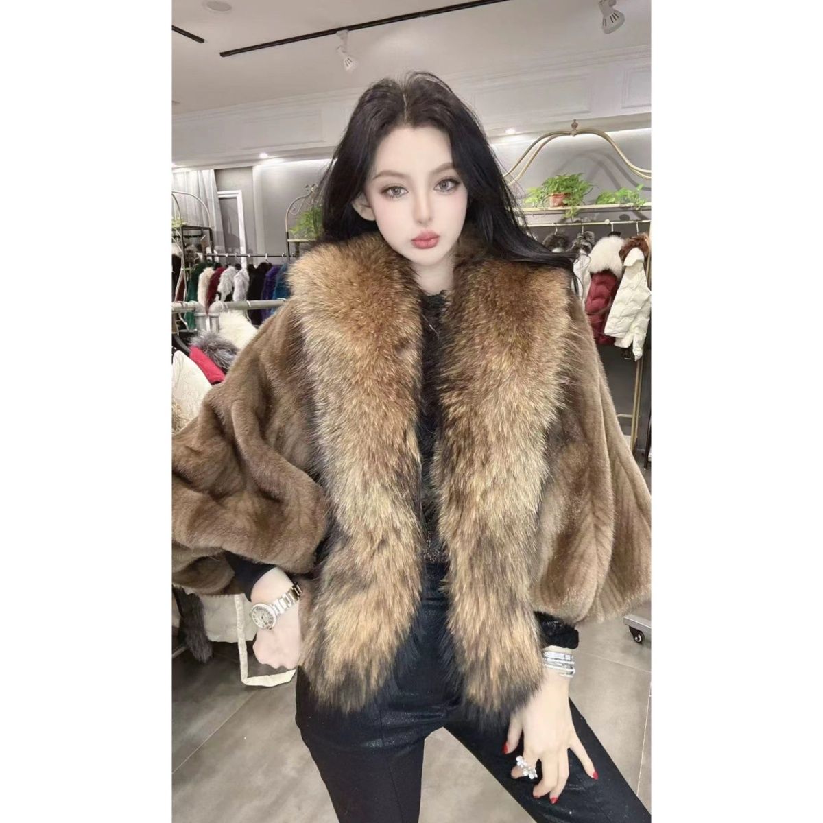 日光岛屿貂皮2025新款进口水貂狐狸短款时尚皮草外套大衣大毛领毛