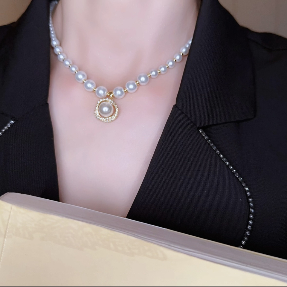 铜合金仿珍珠吊坠 欧美风螺旋微镶满钻珠珠吊坠小众设计锁骨链