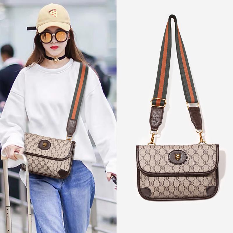 MK轻奢袋老虎头信封袋2025新法国小众时尚多功能男士胸包单肩斜挎