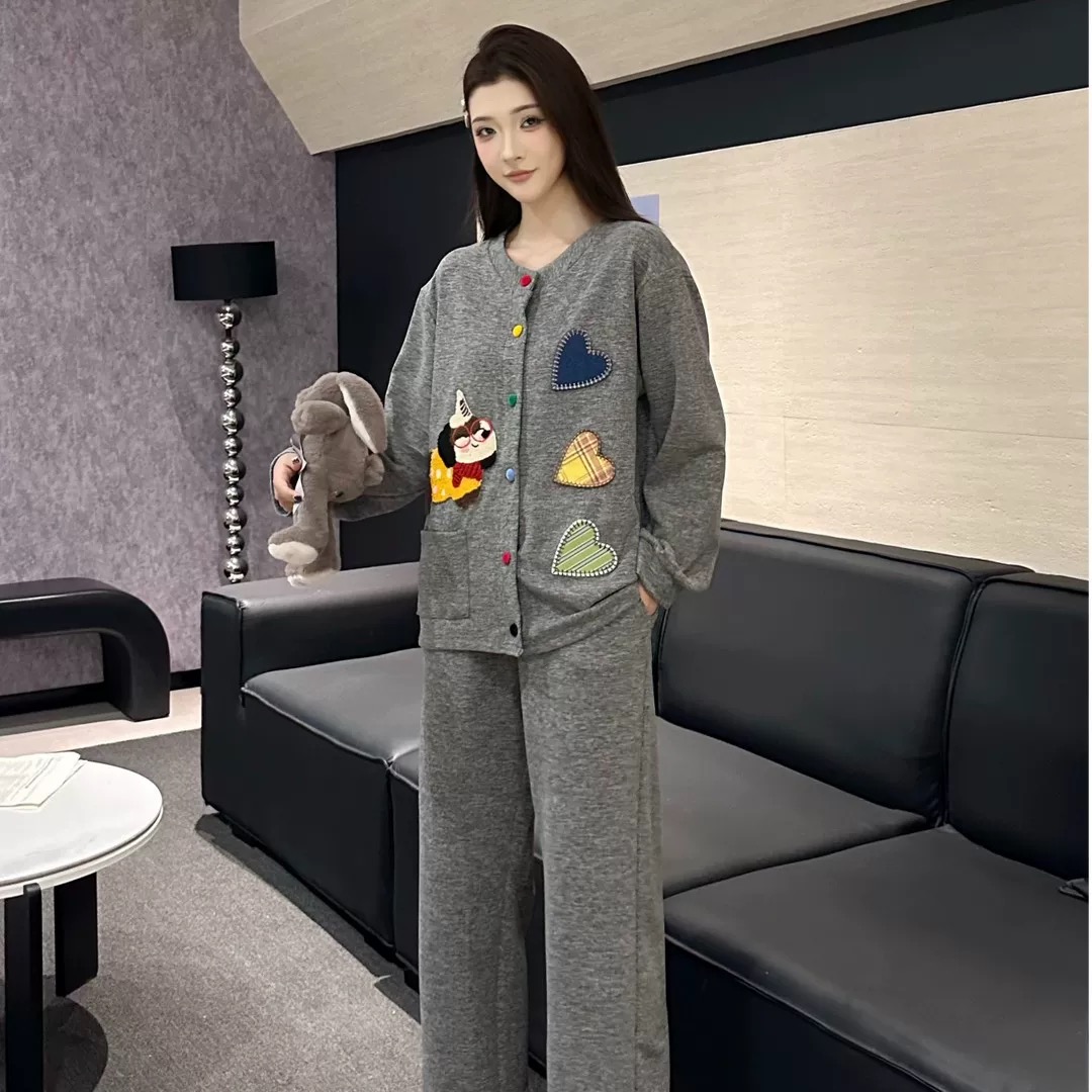 可爱卡通刺绣小狗羊毛蚕丝德绒保暖睡衣女冬季长袖长裤家居服套装