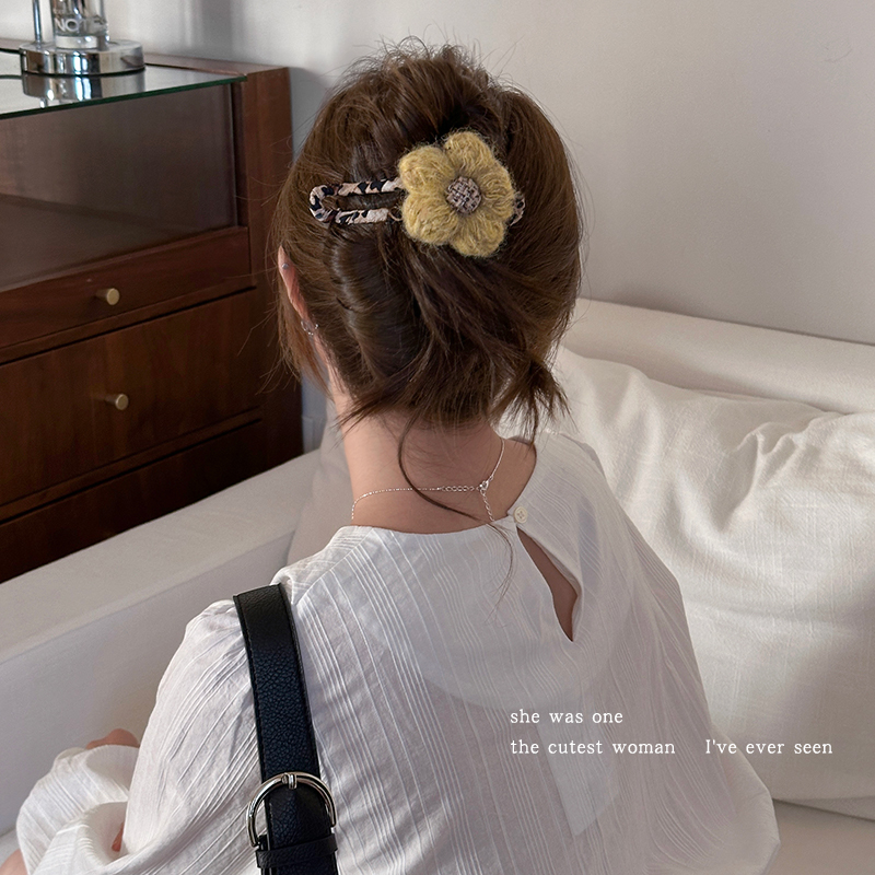 毛绒花朵抓夹女秋冬鸭嘴夹子盘发鲨鱼夹高级感发夹后脑勺发抓发卡
