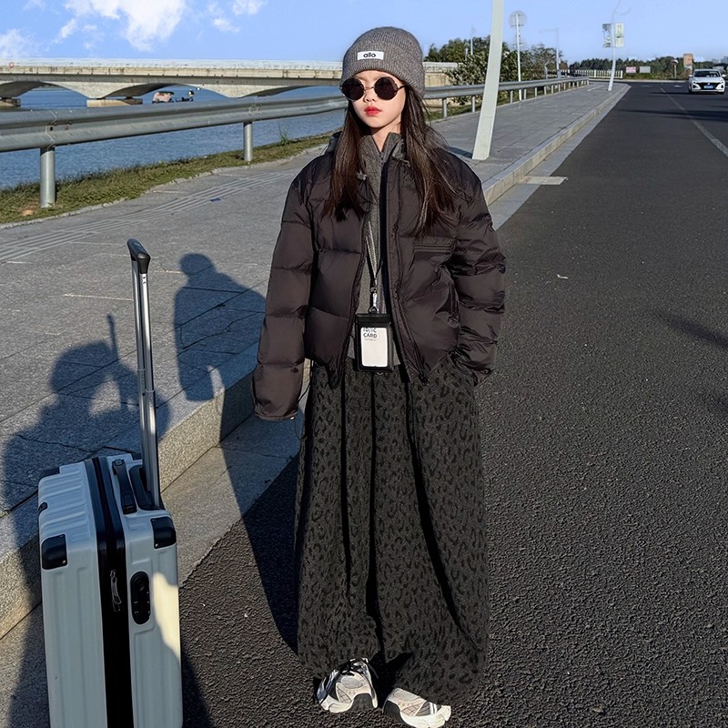 女童韩系高级感圆领短款羽绒服2025秋冬新款宽松面包服白鸭绒外套