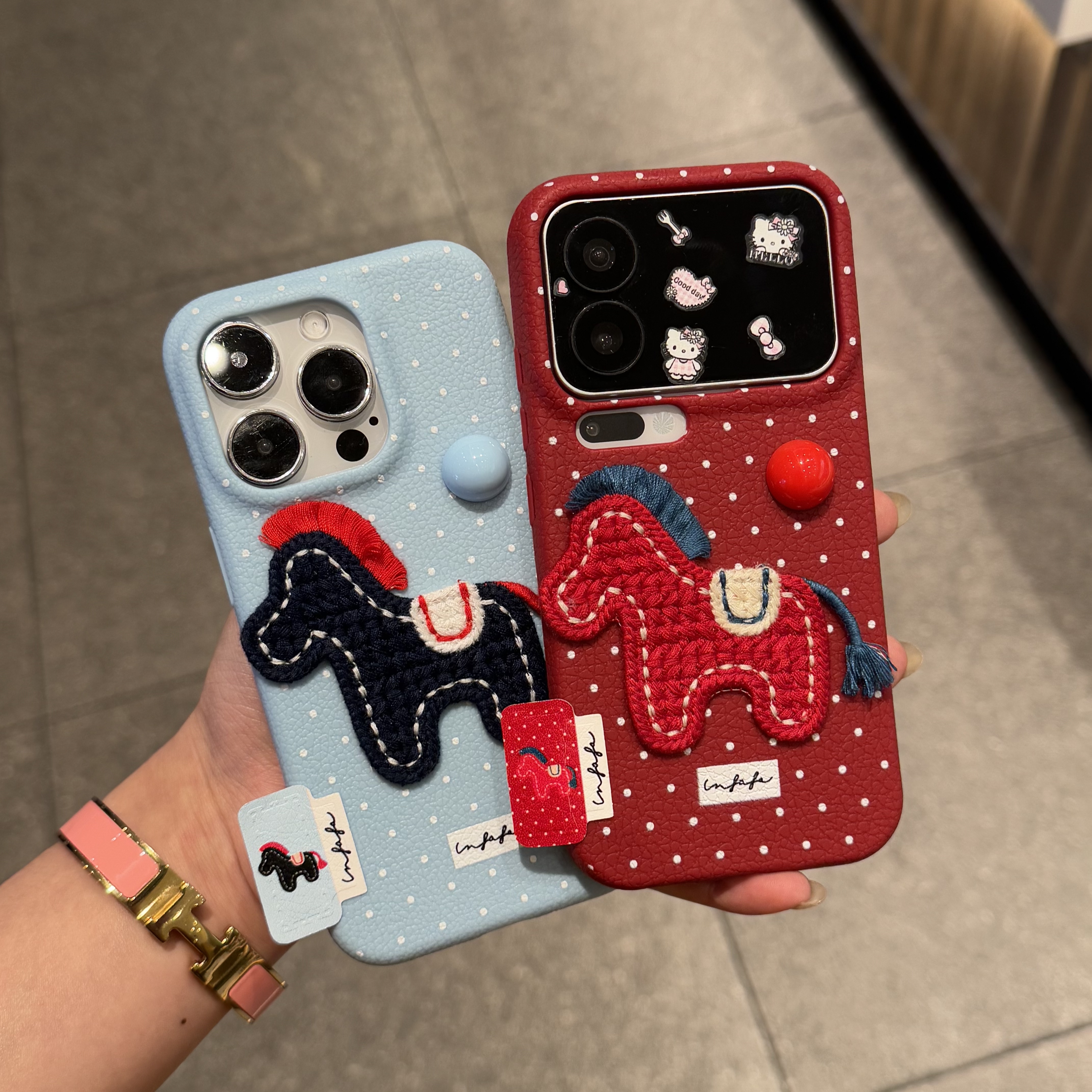 奥菲顿波点刺绣小马标签适用苹果17皮纹16手机壳小米vivo华为oppo