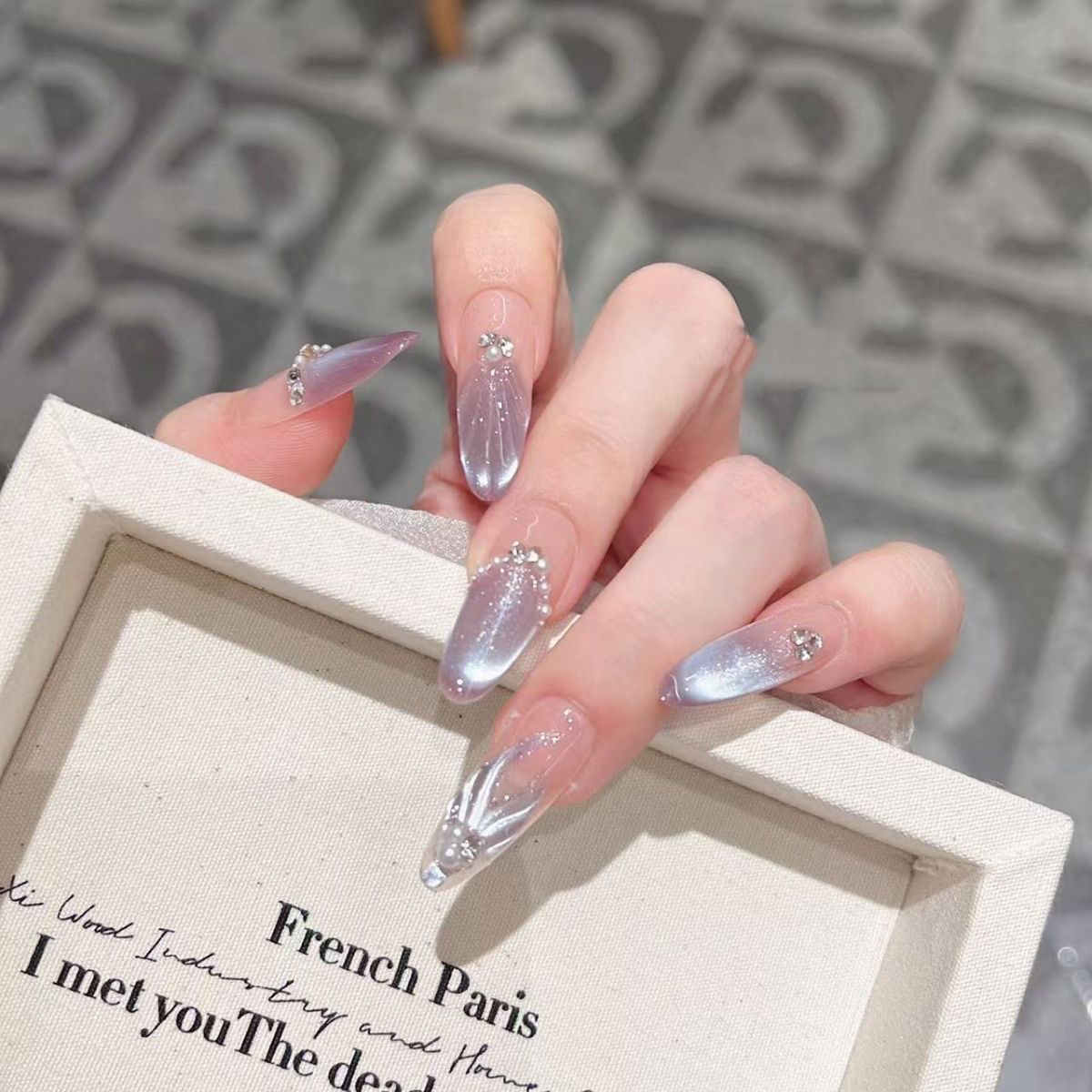 手工杏仁甲穿戴甲高级温柔气质显白高级鱼尾猫眼可拆卸美甲小众