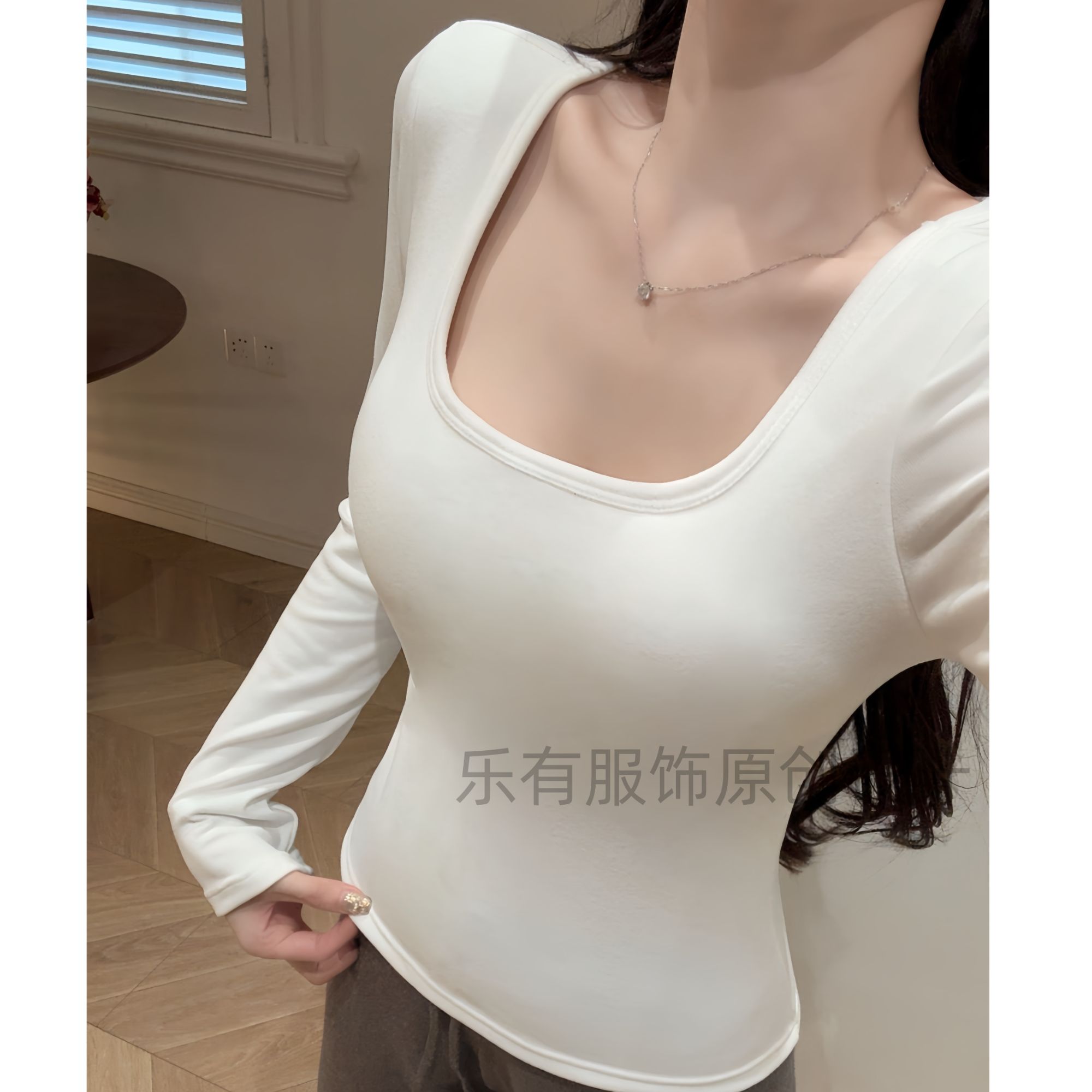 冬季德绒加厚保暖内搭带胸垫设计感打底衫女方领长袖紧身百搭上衣