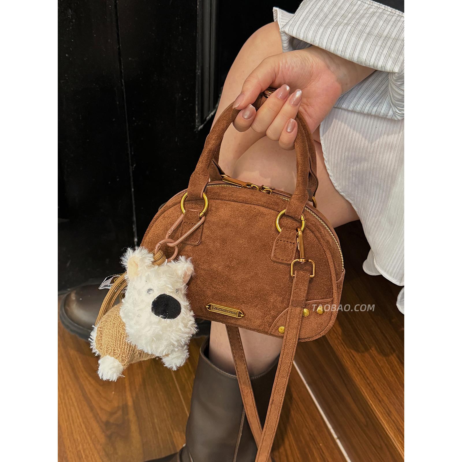 秋冬季复古麂皮绒包包女2025新款时尚百搭斜挎包超火手提保龄球包