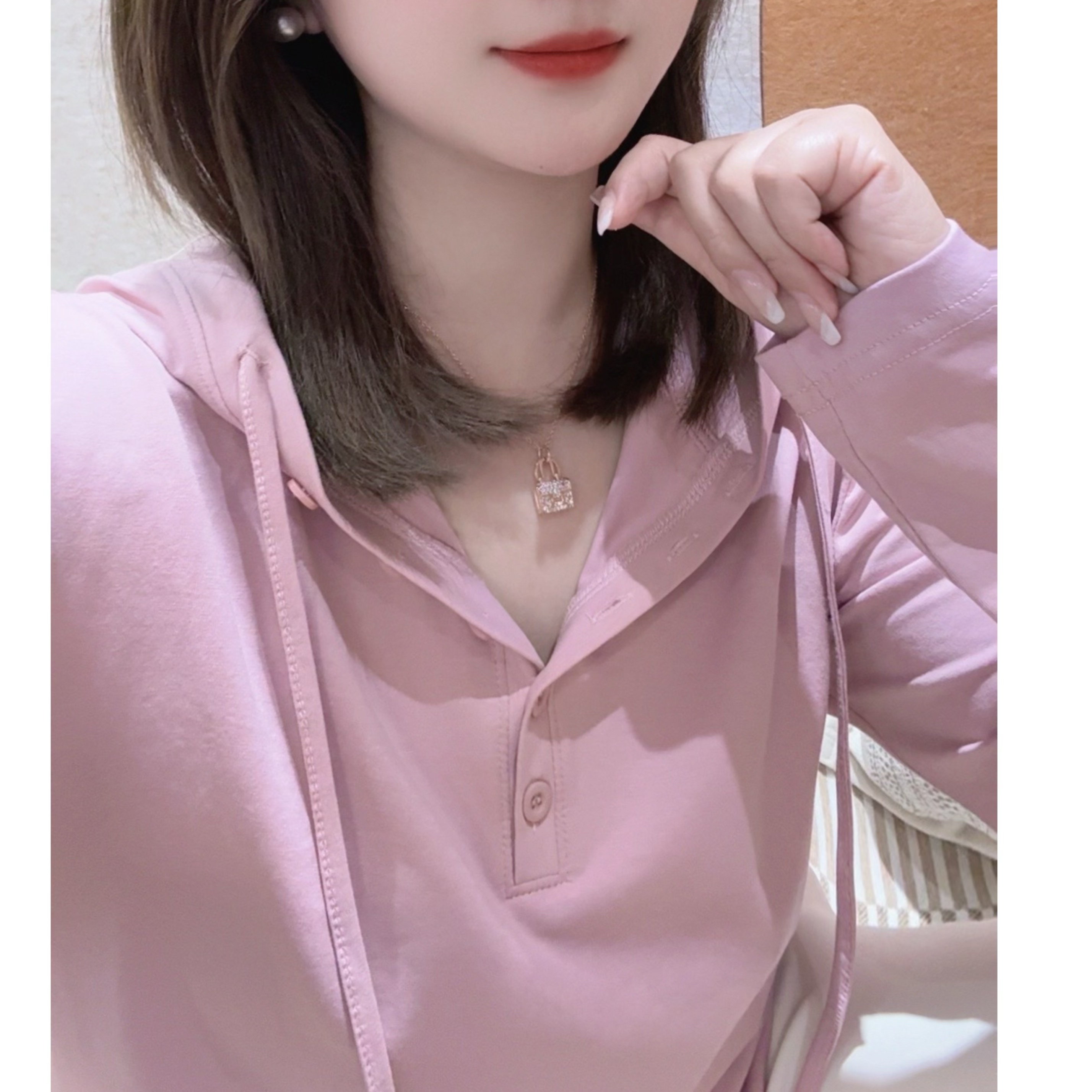 春季长袖连帽卫衣休闲风单排扣女长袖T恤显瘦ins女装宽松设计感