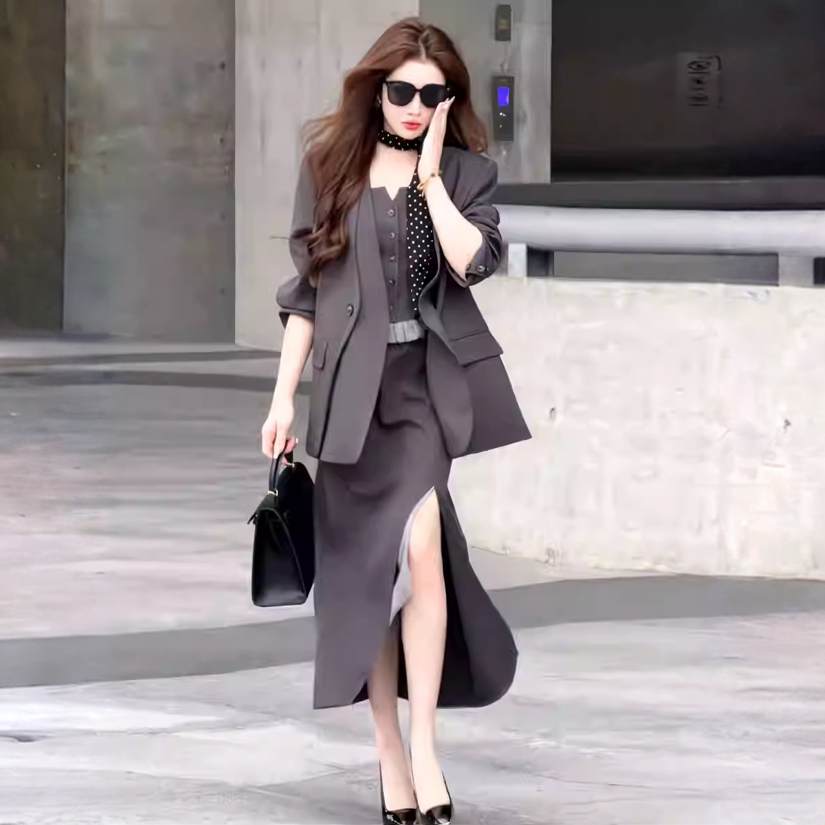 复古时尚秋季2025新款女长袖西装外套抹胸上衣修身显瘦长裙四件套