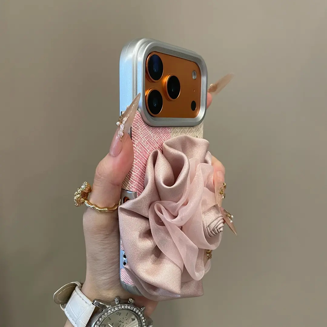 ins风拼接贴皮羽纱玫瑰花适用iPhone17手机壳16pro时尚15pm新款14