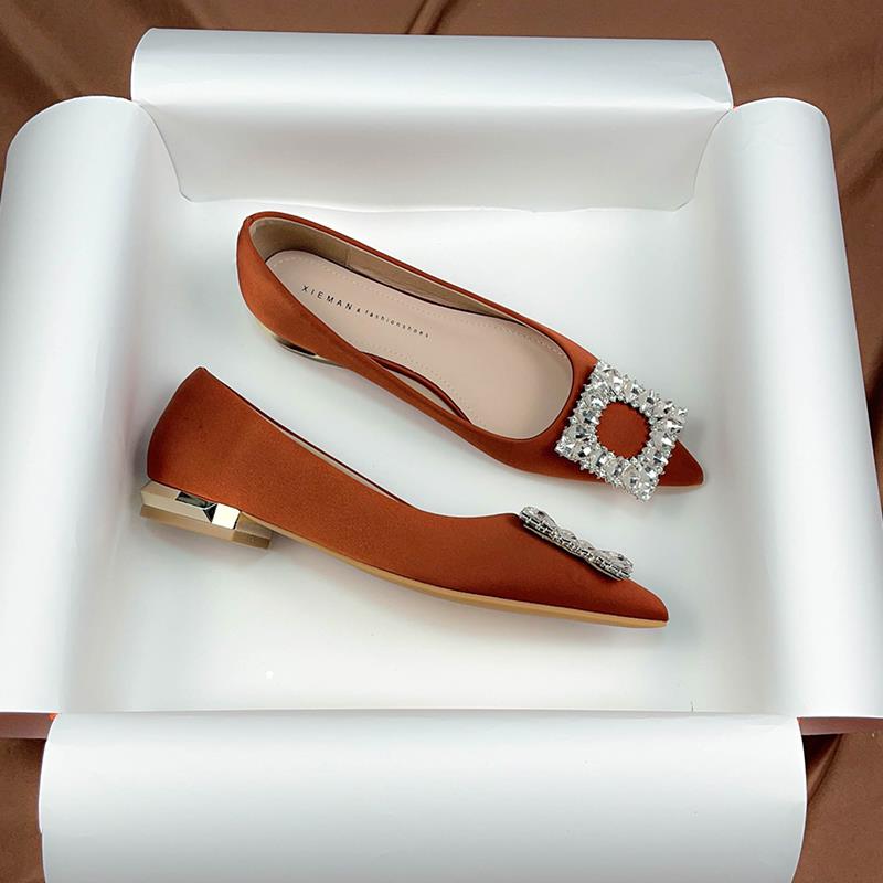 巴黎时尚水钻尖头平底鞋女新款春秋季橙色浅口软底单鞋不累脚