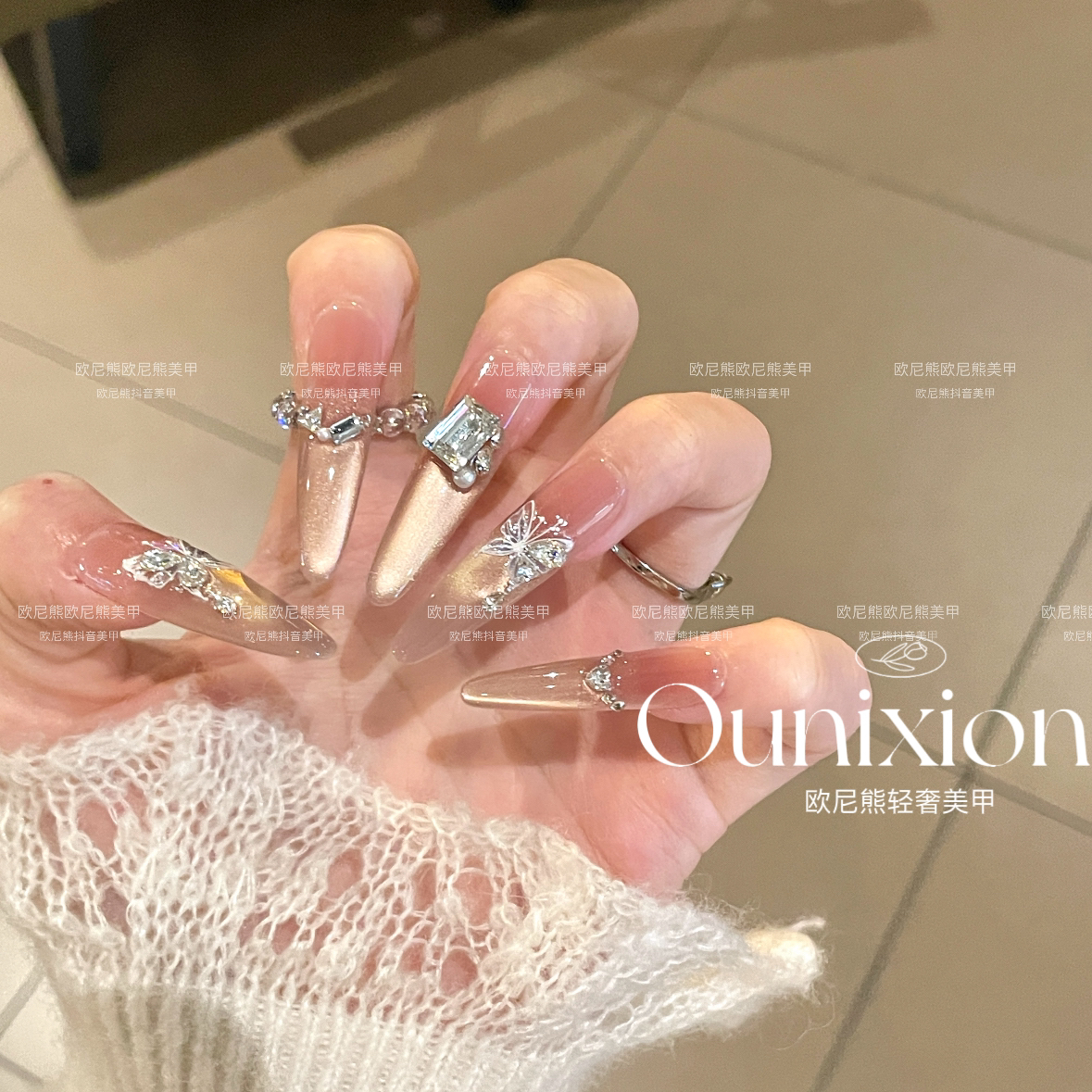 氛围感梦幻冰透蝴蝶爆闪微笑猫眼贵气轻奢手工穿戴甲