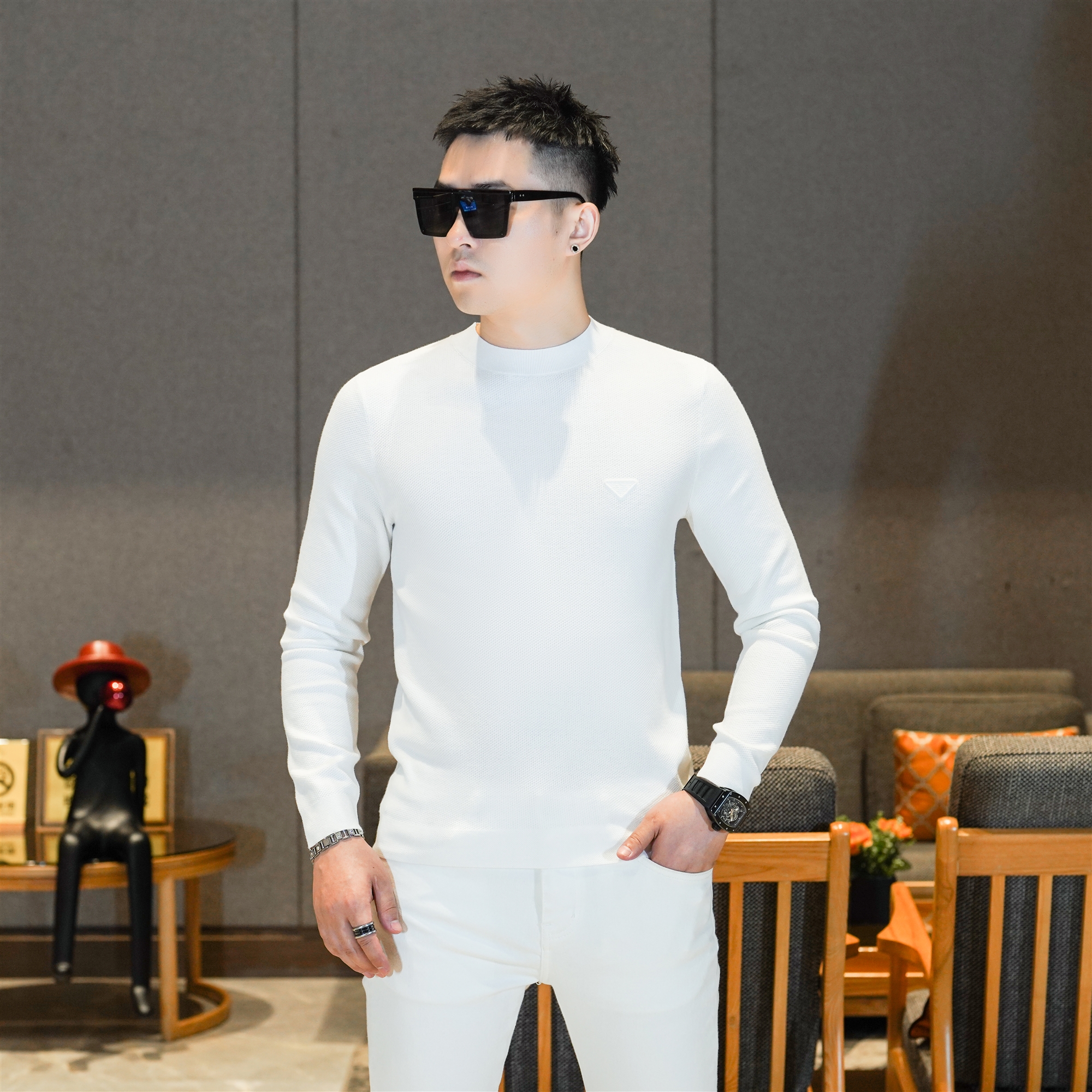 轻奢男装2025秋冬新品三角标白色长袖圆领针织衫男款毛衣GL25758