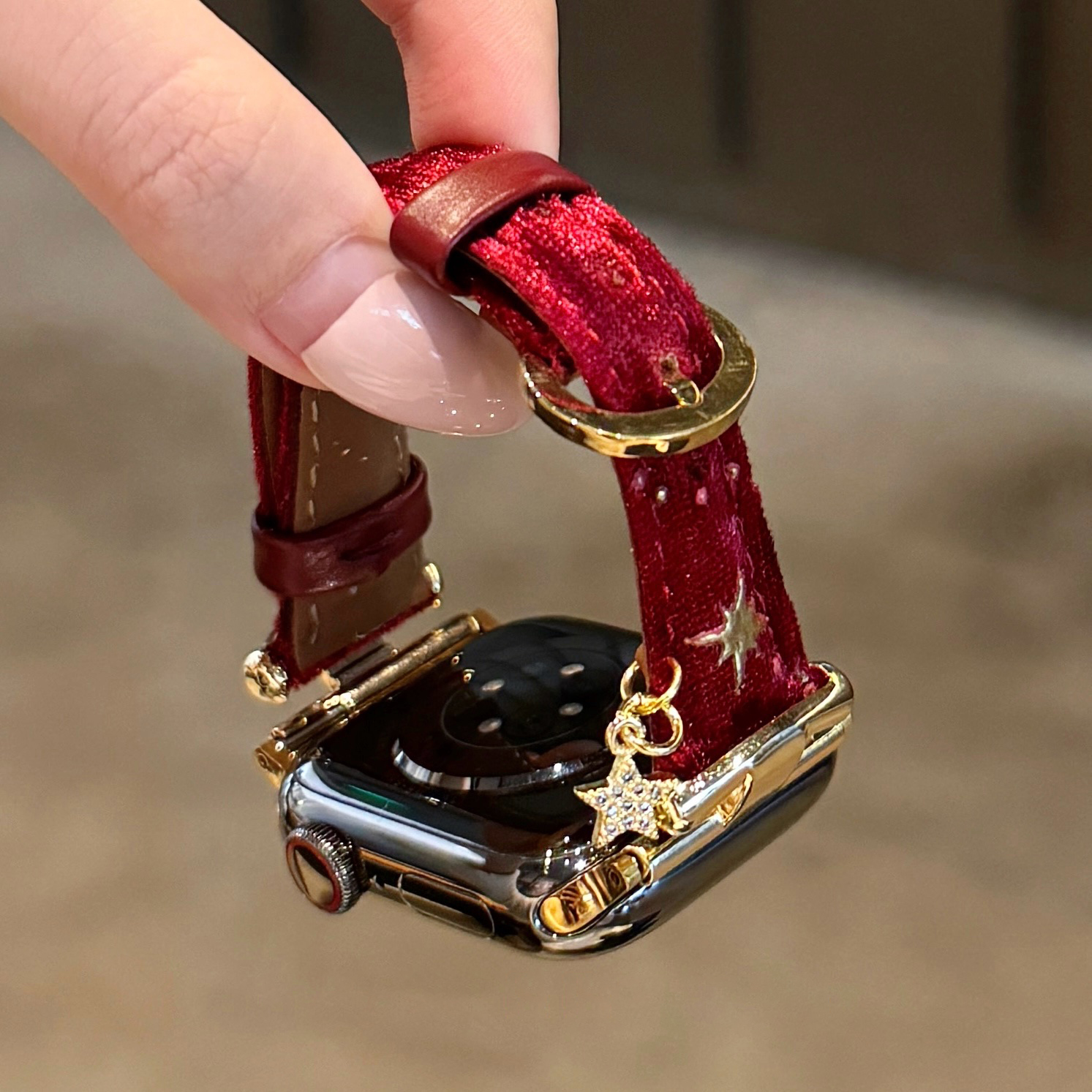 土星毛绒星星挂坠皮质苹果手表表带适用于AppleWatch11S9iwatch10