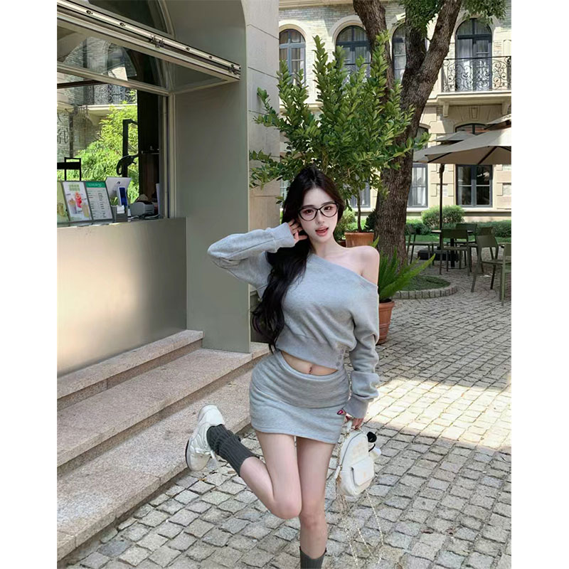 2025秋季新款慵懒感美式辣妹设计感修身斜肩卫衣翻边包臀半裙套装