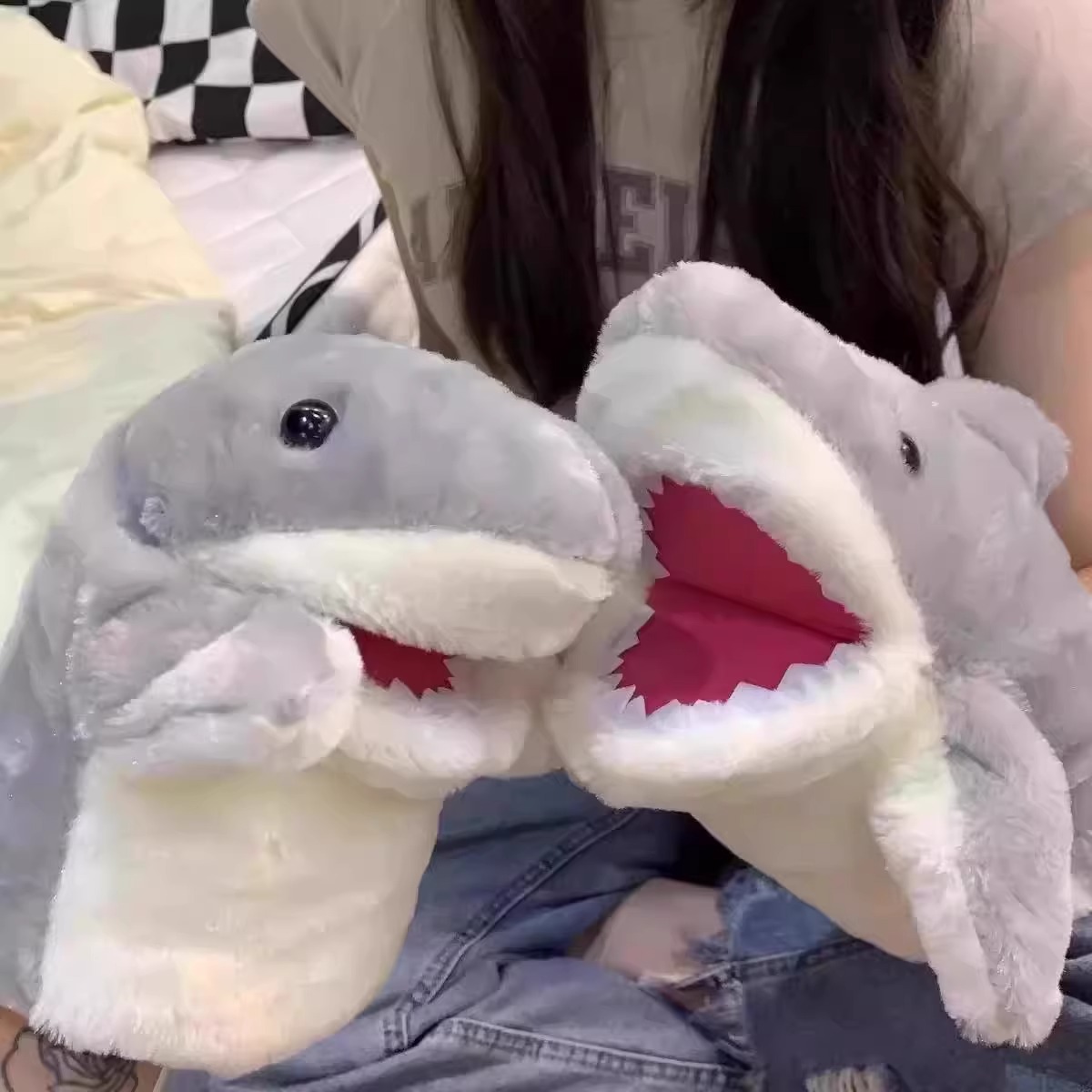 美美鲨毛绒玩具手套可爱女玩偶手偶生日礼物妞小鲨鱼可臂鲨张嘴送