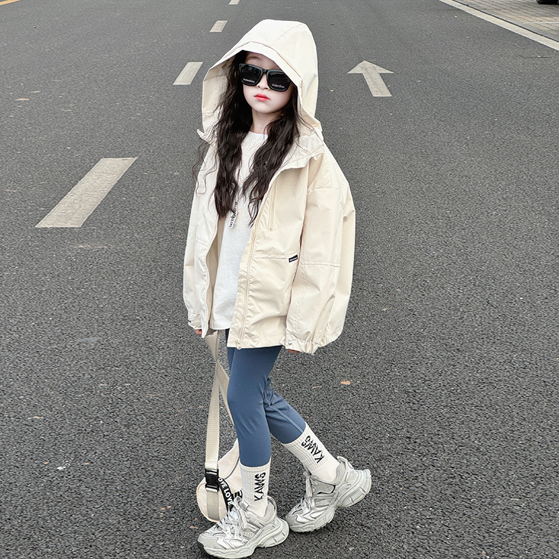 女童2025新款外套春秋儿童冲锋衣秋装女孩秋季超好看户外连帽风衣